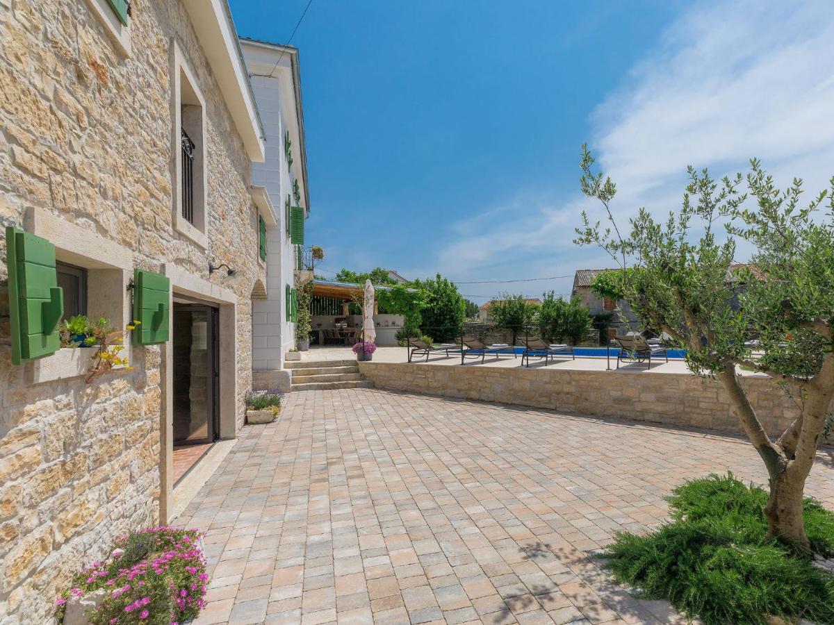 Višnjan Holiday Home Villa Radovani By Interhome מראה חיצוני תמונה