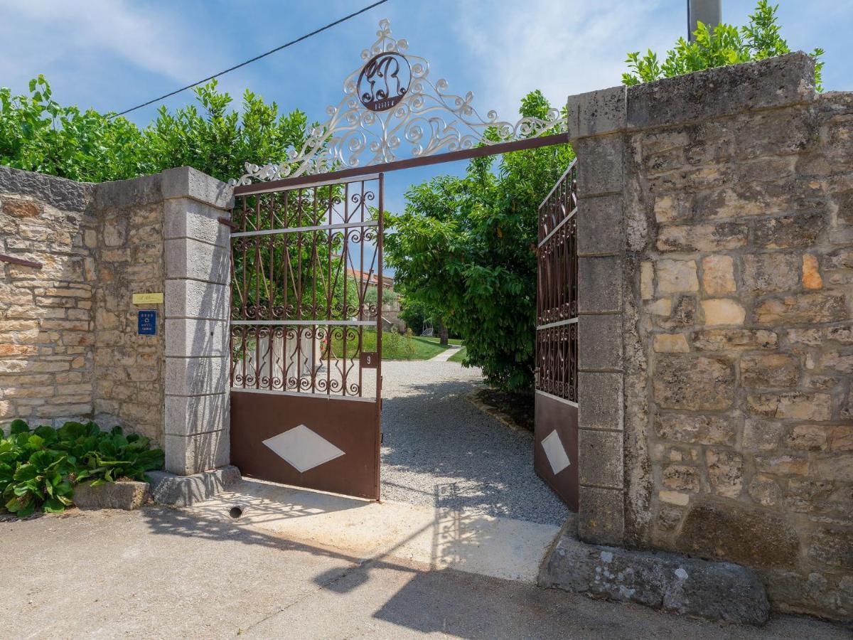 Višnjan Holiday Home Villa Radovani By Interhome מראה חיצוני תמונה